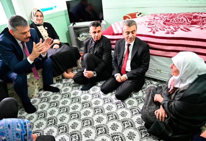 102 yaşındaki Mühibe Nine'ye vefa ziyareti