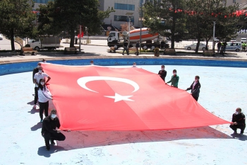19 Mayıs Gençliğin bayramına sade törenle kutlama