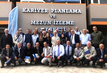Atatürk Üniversitesi mezunlarıyla iletişimini güçlendiriyor