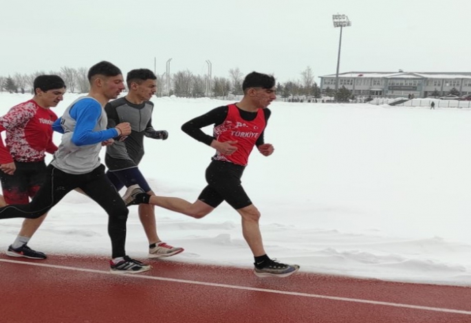Atletizmde Reşit Karabacak şampiyon