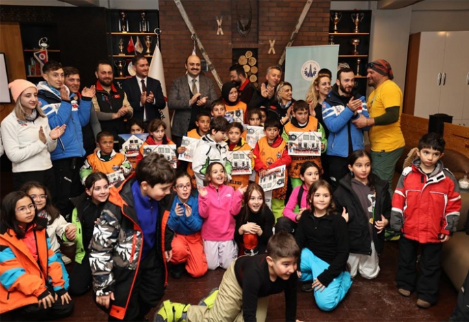 Aziziye’den miniklere kayak eğitimi