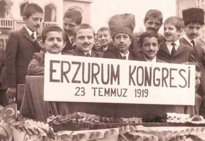 Bağımsızlık meşalesi Erzurum’da yakıldı