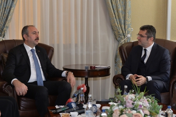Bakan Gül'den Vali Memiş'e ziyaret
