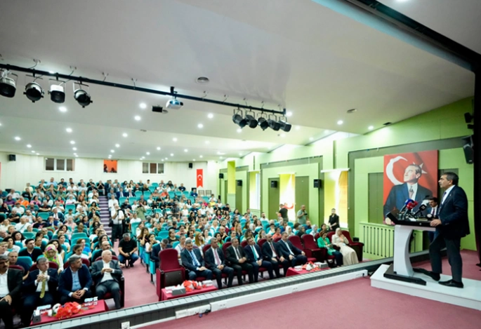 Bakan Tekin Erzurum'da öğretmenlerle buluştu