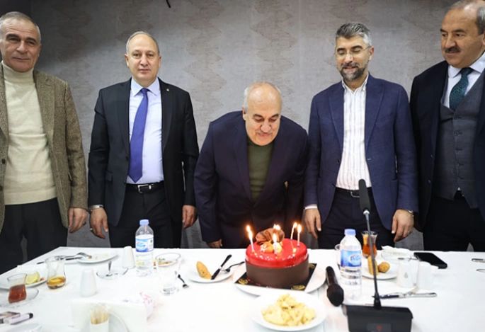 Başkan Akpunar’a doğum günü sürprizi