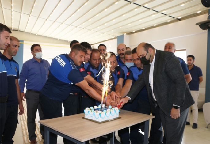 Başkan Orhan’ın sürprizi zabıtayı şaşırttı