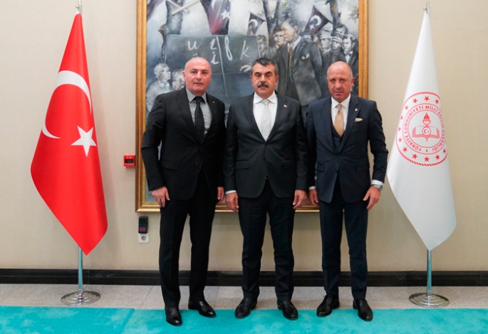 Başkan Özakalın, Bakan Tekin’le görüştü