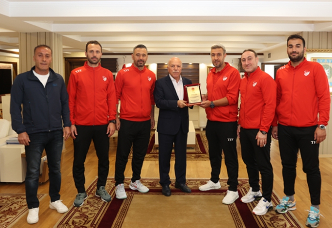 Başkan Sekmen’e spor yatırımları övgüsü