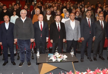 Başkan Sekmen, gençlere seslendi
