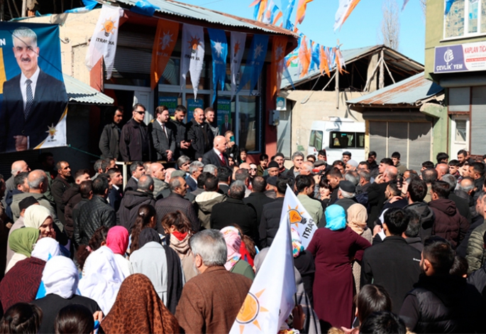 Başkan Sekmen üç ilçeye çıkarma yaptı
