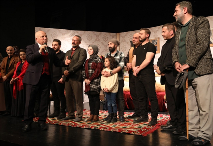  “Bir Bayram Sabahı” tiyatro oyununa büyük ilgi