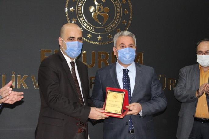 Bülent Tilkidöğen’e plaketli uğurlama