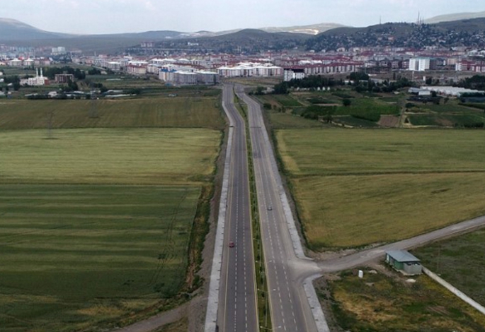 Büyükşehir asırlık yollar inşa ediyor