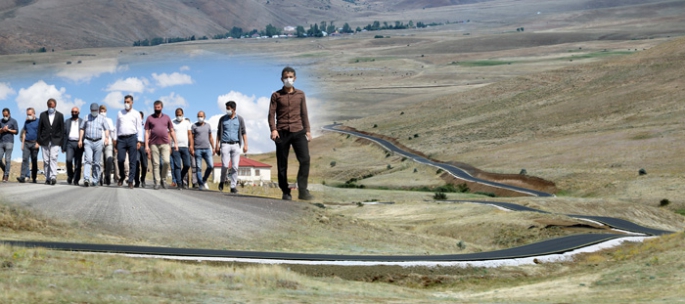Büyükşehir’den Tekman, Hınıs ve Karayazı’da yol seferberliği