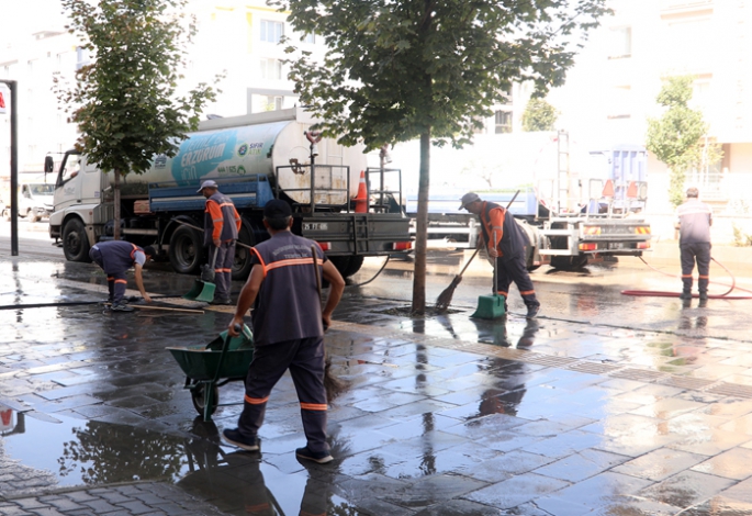 Büyükşehir kenti baştan aşağı temizliyor