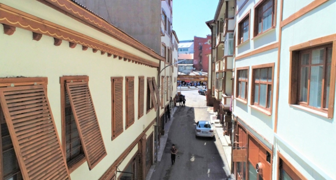 Büyükşehir Peynirciler Çarşısı’nın çehresini değiştirdi