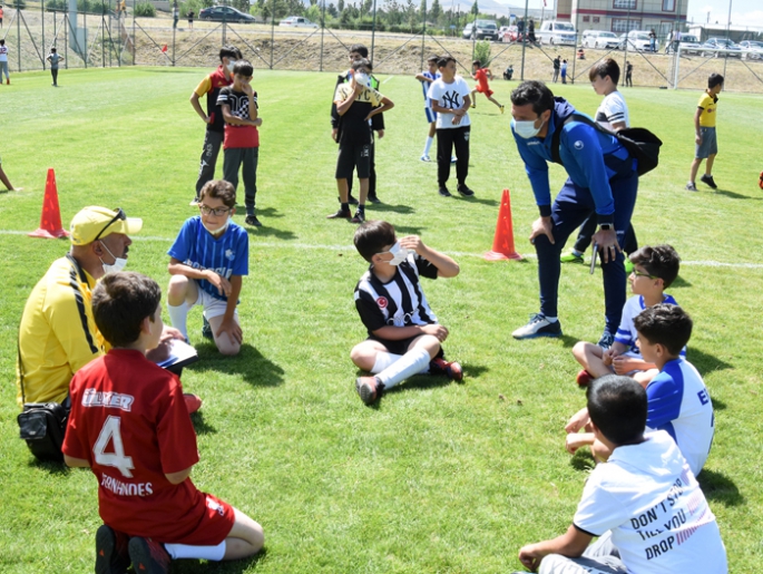 Büyüykşehir futbolda altın ayakları arıyor