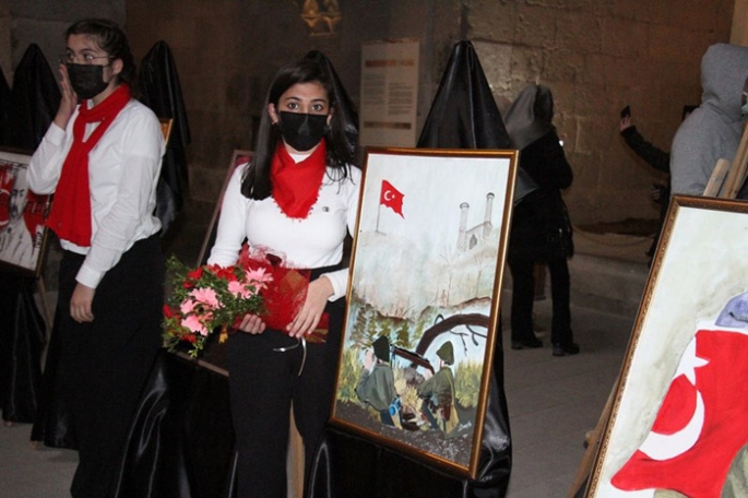 Çizgilerle İstiklal Marşı’nı resimlediler