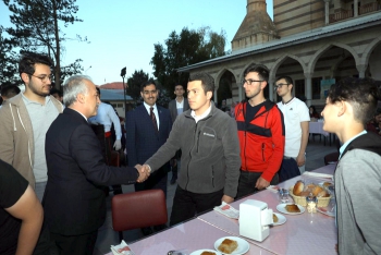 Çomaklı gençlerle iftar sofrasında buluştu