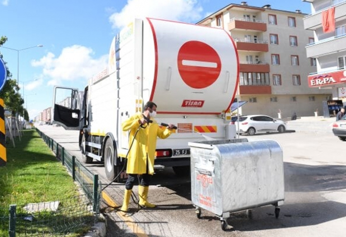 Çöp konteynerleri dezenfekte ediliyor
