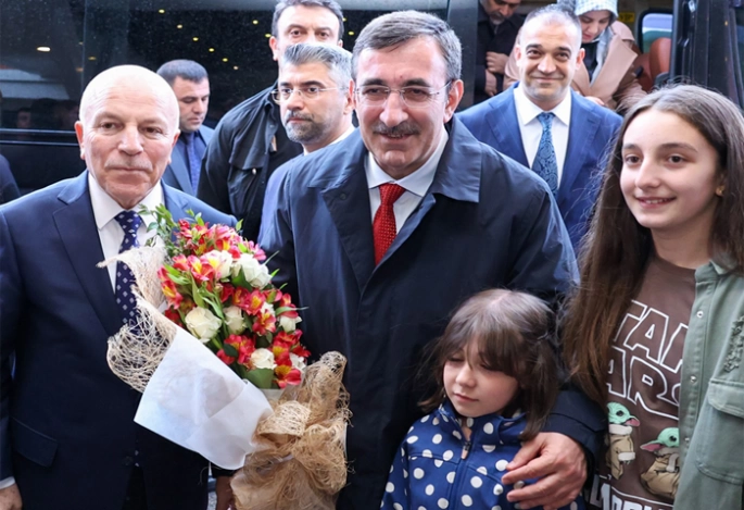 Cumhurbaşkanı Yardımcısı Yılmaz Büyükşehir’i ziyaret etti