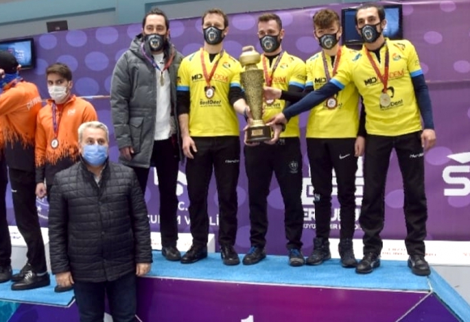 Curlingte kupalar sahiplerini buldu
