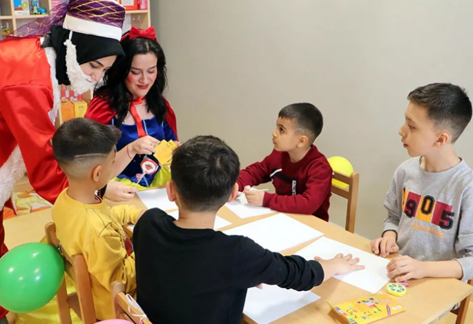 Depremzede çocuklara oyun odası 