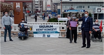 Engelliler Meclisi ücretsiz Maske, Eldiven ve Kolonya dağıttı
