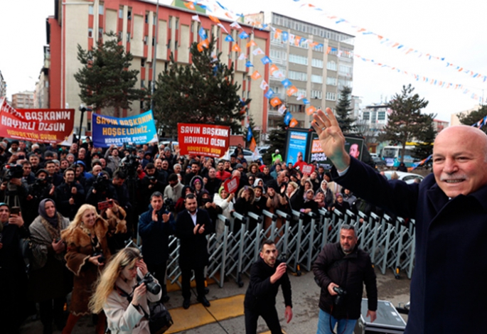 Erzurum Başkan Sekmen’i bağrına bastı