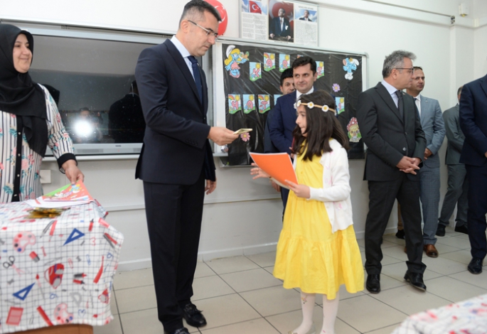 Erzurum'da 165 bin öğrenci karne aldı