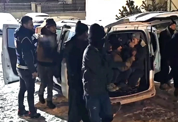 Erzurum’da 20 kaçak göçmen yakalandı