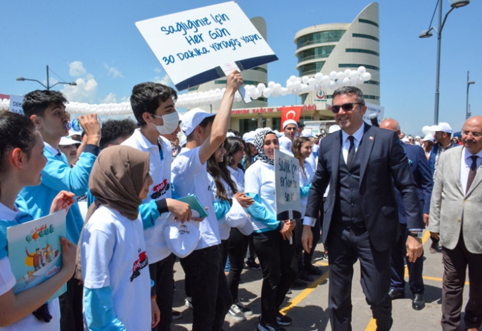 Erzurum'da fidanlar toprakla buluştu