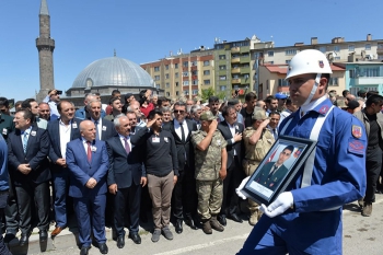 Erzurum Şehidini son yolculuğuna uğurladı 