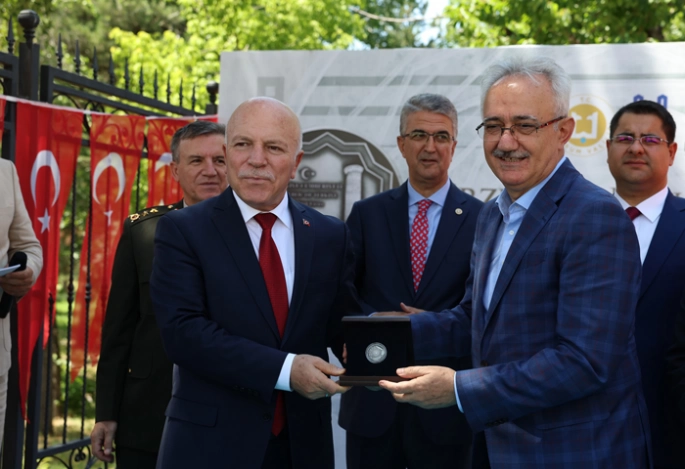 Erzurum Ulu Camii hatıra parası tanıtıldı