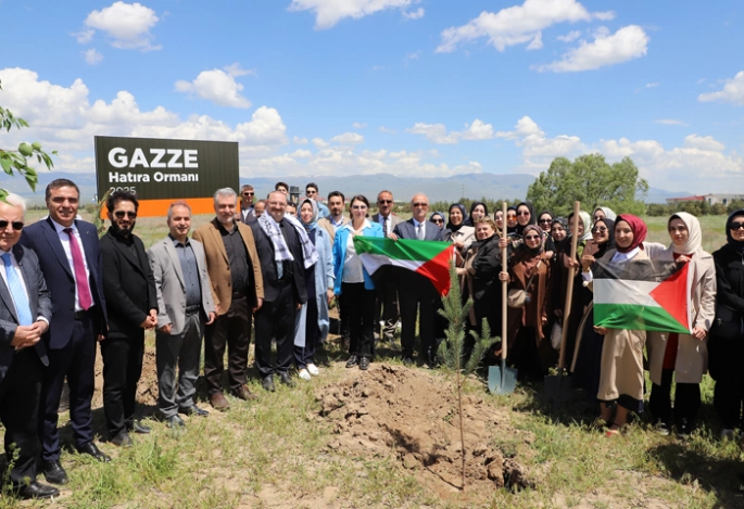 Fidanlar Gazze için toprakla buluştu