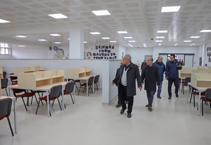 Garaj Okuma Salonu öğrencilerini bekliyor