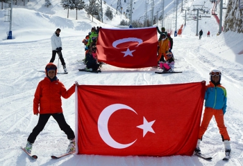 Gençlerden Küstah Yunan'a milli tepki