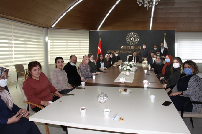Görevde yükselenler ödüllendirildi