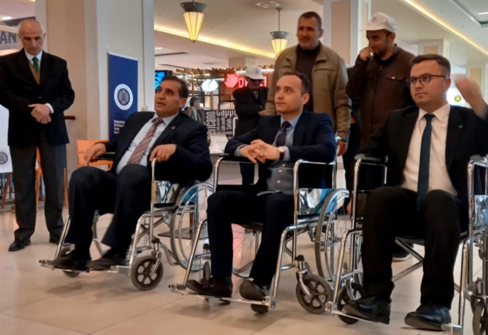 Gözler empati için kapandı