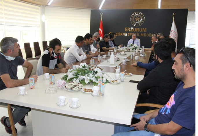 Her Tesis bir çocuğu bataklıktan kurtarmaktır