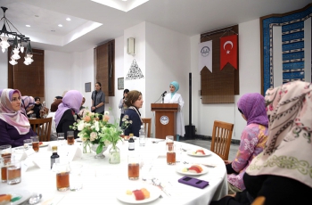 “İslam'da kadının yeri ve başarılarını çok iyi anlatmalıyız”
