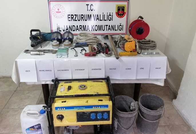 Jandarmadan kaçak kazı yapanlara suç üstü
