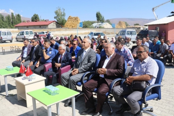 Kadın çiftçilere süt sağım makinesi dağıtıldı