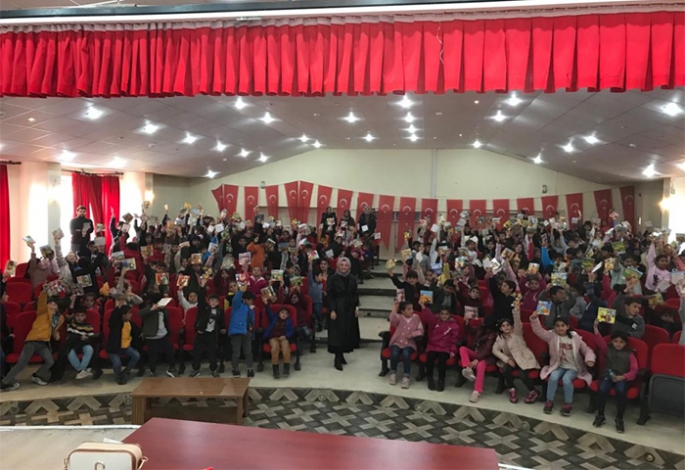 Karayazılı Çocukların imza günü heyecanı