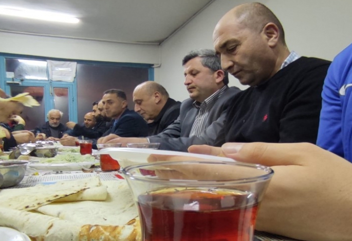 Kıraathaneler aslına dönüşüyor