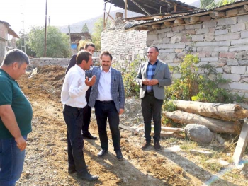 Köylerin ihtiyaçlarını yerinde tespit ediyor