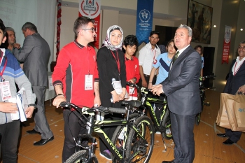 Liseli gençler spor bilgilerini yarıştırdı