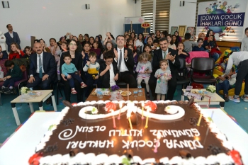 Memiş, çocuklarla pasta kesti, horon oynadı