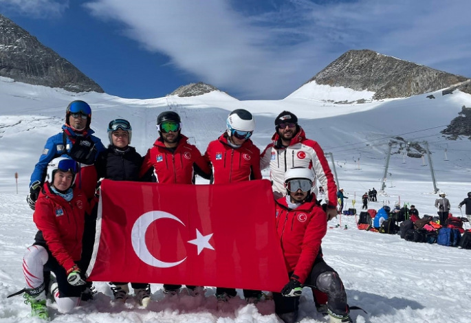 Milliler Avusturya Buzul kampında