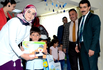 Miniklerin ilk karne heyecanı